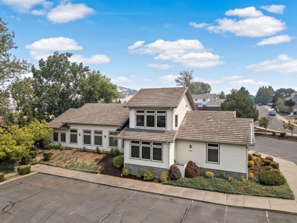 Listing Image #1 - Others for sale at 3882 Crater Lake Avenue, Medford OR 97504