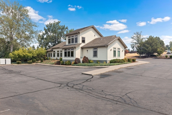 Listing Image #3 - Others for sale at 3882 Crater Lake Avenue, Medford OR 97504