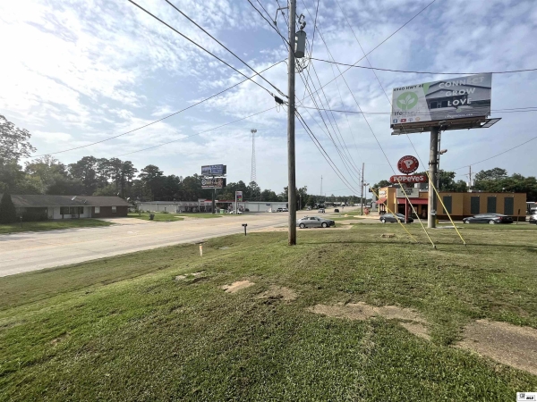Listing Image #3 - Office for sale at 7215 HIGHWAY 165, Columbia LA 71418