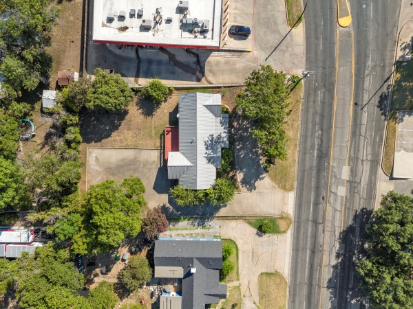 Listing Image #2 - Office for sale at 3321 Hillcrest Dr, Waco TX 76708