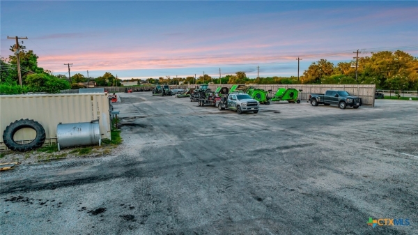 Listing Image #3 - Industrial for sale at 3202 Miori Lane, Victoria TX 77901