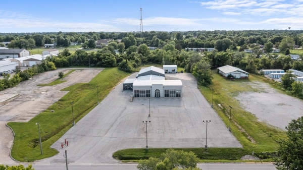 Listing Image #1 - Retail for sale at 809 Westminster Drive, Fulton MO 65251
