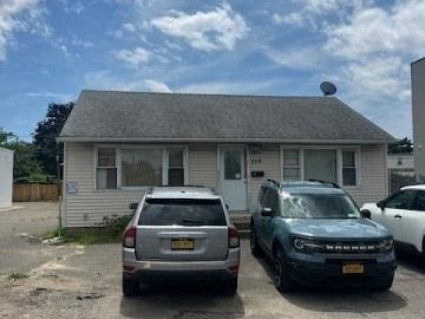 Listing Image #3 - Others for sale at 358 Sunrise Highway, West Babylon NY 11704