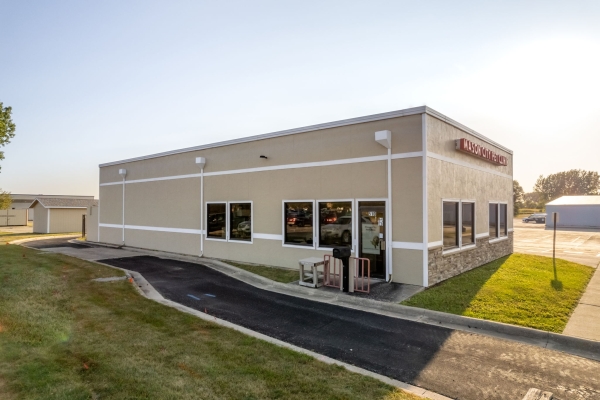 Listing Image #3 - Industrial for sale at 510 Village Green Dr, Mason City IA 50401