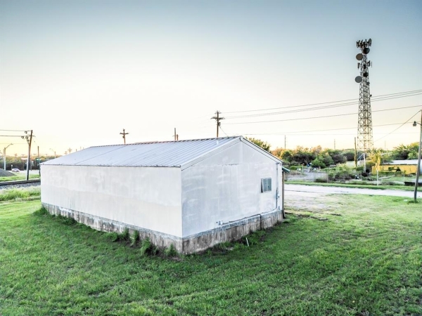 Listing Image #2 - Industrial for sale at 103 Creechville Road, Ennis TX 75119