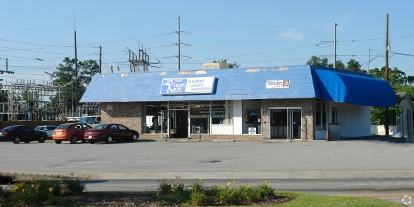 Listing Image #1 - Retail for sale at 519 N Lake Drive, Lexington SC 29072