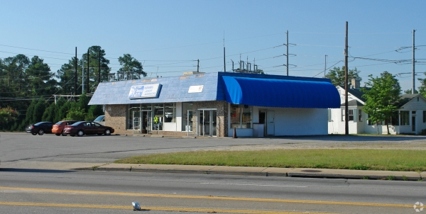 Listing Image #2 - Retail for sale at 519 N Lake Drive, Lexington SC 29072