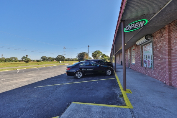 Listing Image #3 - Others for sale at 107 7th Ave NE, Ruskin FL 33570