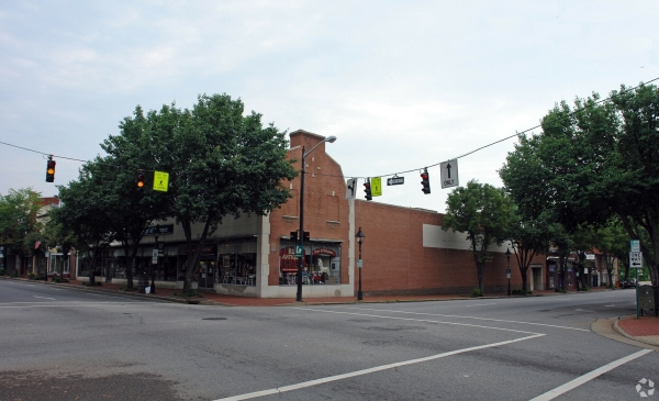 Listing Image #1 - Retail for sale at 1001 Caroline Street, Fredericksburg VA 22401