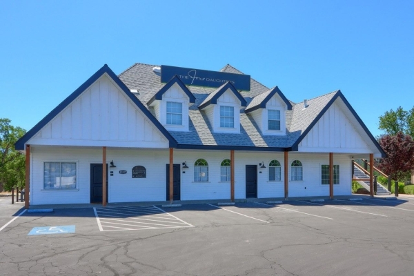 Listing Image #1 - Others for sale at 49271 Golden Oak Loop, Oakhurst CA 93644
