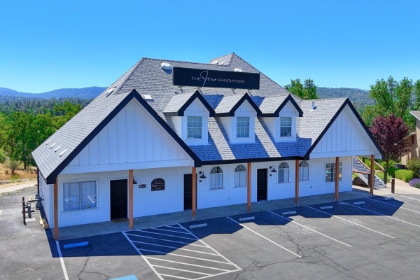 Listing Image #2 - Others for sale at 49271 Golden Oak Loop, Oakhurst CA 93644