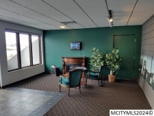 Listing Image #2 - Office for sale at 524 Village Green Dr, Mason City IA 50401