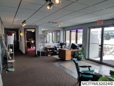 Listing Image #3 - Office for sale at 524 Village Green Dr, Mason City IA 50401