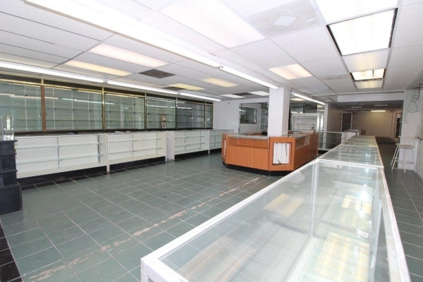 Listing Image #2 - Retail for sale at 1318 Zaragoza St, Laredo TX 78041