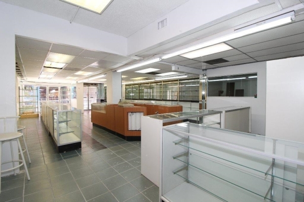 Listing Image #3 - Retail for sale at 1318 Zaragoza St, Laredo TX 78041