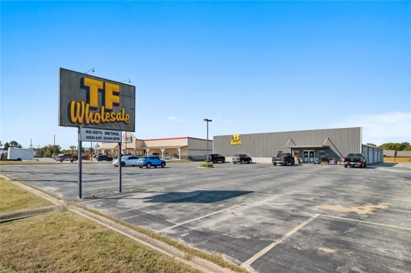 Listing Image #1 - Retail for sale at 16202 HWY 59, Neosho MO 64850