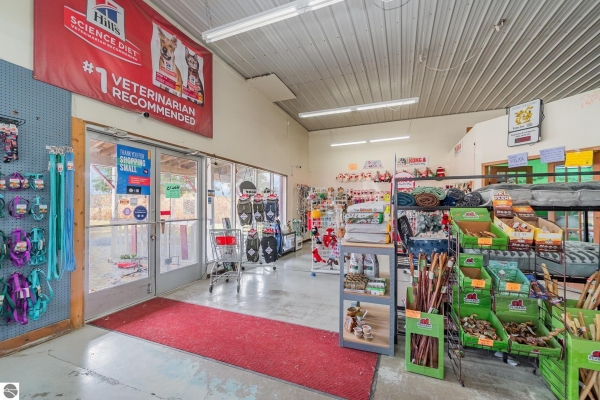 Listing Image #2 - Retail for sale at 2324 W Monroe Road, Alma MI 48801