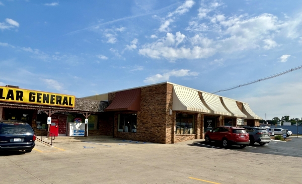 Listing Image #2 - Retail for sale at 753 Lincoln Avenue, Holland MI 49423