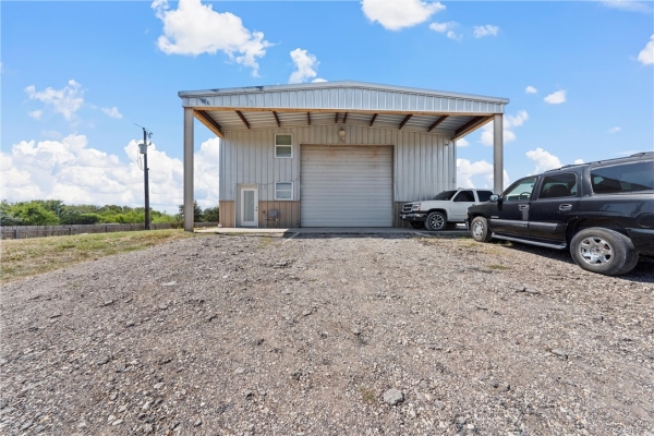 Listing Image #2 - Others for sale at 330 Elco Lane, China Spring TX 76633