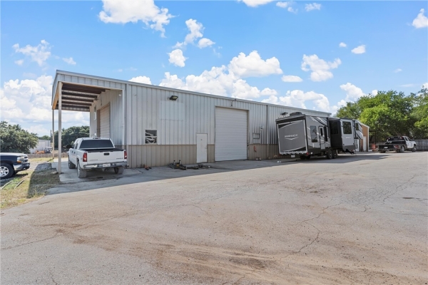Listing Image #3 - Others for sale at 330 Elco Lane, China Spring TX 76633