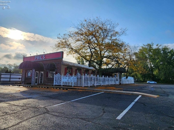 Listing Image #2 - Others for sale at 1708 E Perry Street, Port Clinton OH 43452