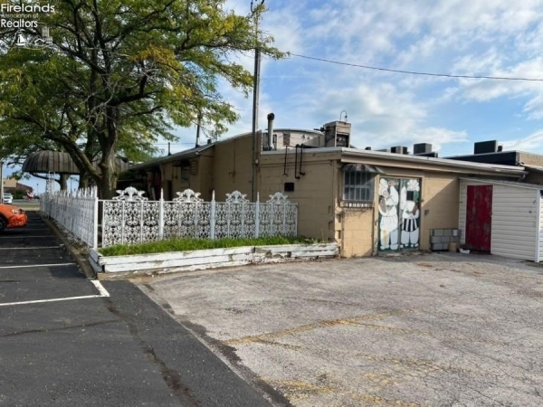Listing Image #3 - Others for sale at 1708 E Perry Street, Port Clinton OH 43452