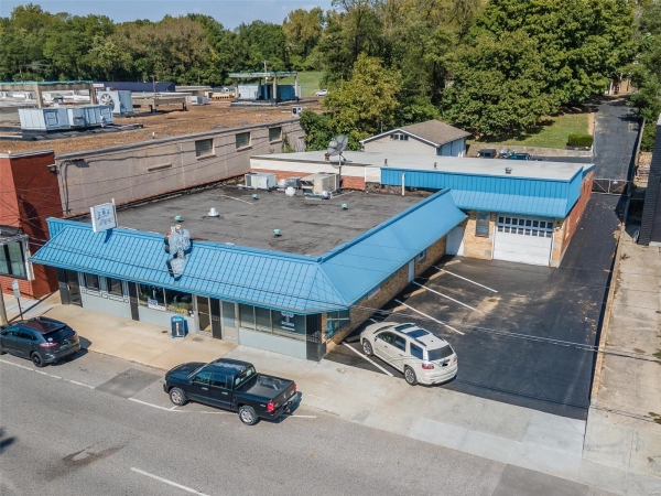 Listing Image #1 - Industrial for sale at 1856 E Broadway, Alton IL 62002