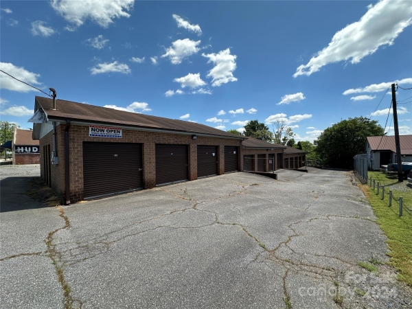 Listing Image #3 - Others for sale at 928 Highland Avenue Ne, Hickory NC 28601