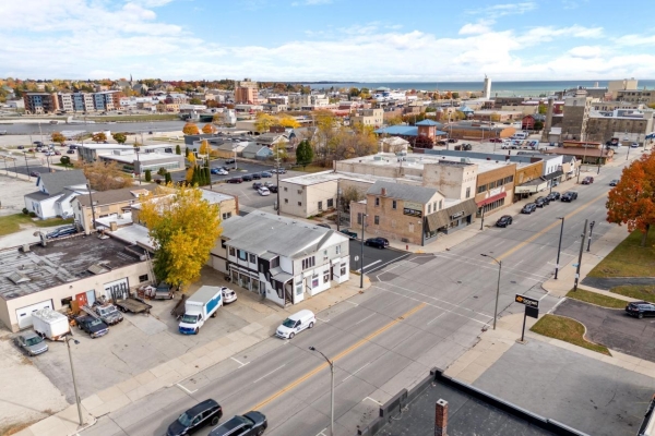 Listing Image #2 - Retail for sale at 1204 Washington St, Manitowoc WI 54220