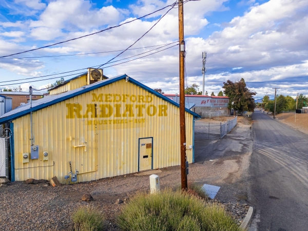 Listing Image #2 - Others for sale at 999 Crews Road, Medford OR 97501