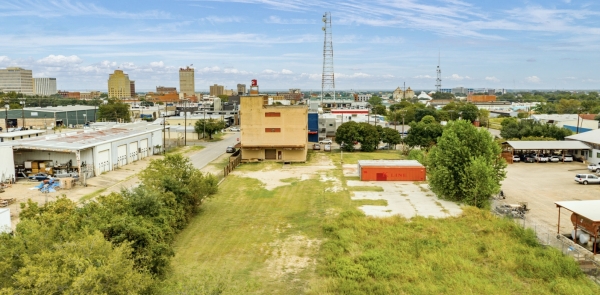 Listing Image #1 - Industrial for sale at 301 and 305 S 13th St, Waco TX 76701