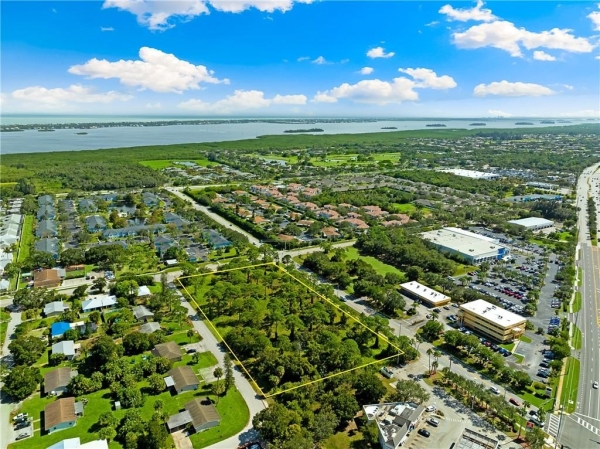 Listing Image #3 - Land for sale at 670 8th Street, Vero Beach FL 32960