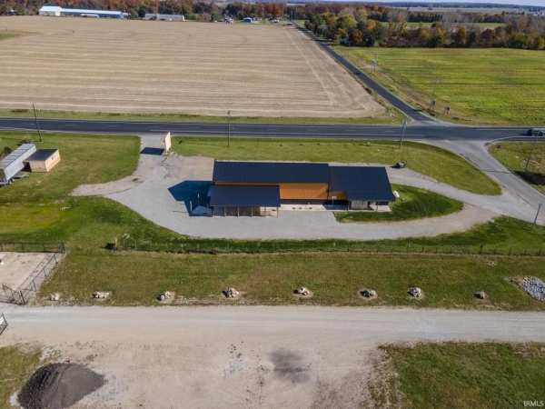 Listing Image #2 - Retail for sale at 0035 W 700 N, Howe IN 46746