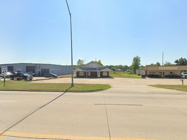Listing Image #1 - Office for sale at 1002 1/2 E Shawntel Smith Blvd, Muldrow OK 72901