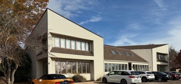 Listing Image #2 - Office for sale at 6006 Strathmoor Drive , 6, Rockford IL 61107