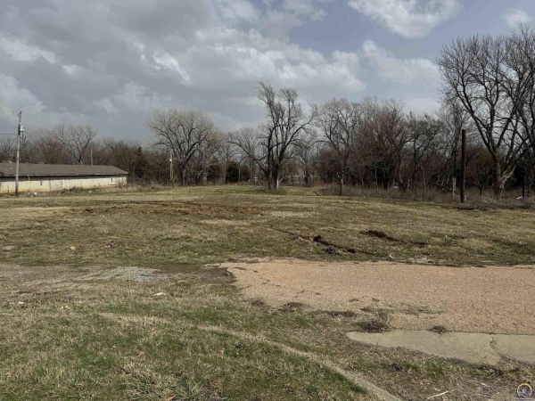 Listing Image #2 - Industrial for sale at 3746 SW Topeka Blvd Blvd., Topeka KS 66609