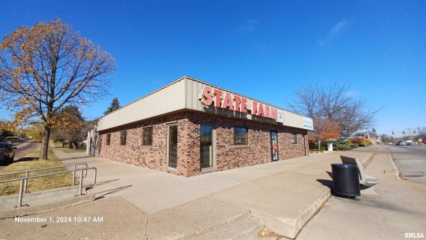 Listing Image #1 - Others for sale at 824 S 4th Street, Clinton IA 52732