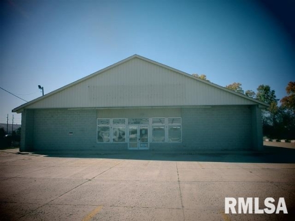 Listing Image #1 - Retail for sale at 610 S CRESENT Street, Gilman IL 60938