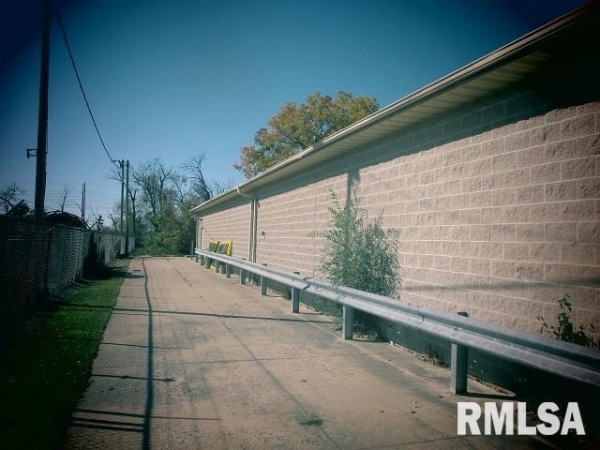 Listing Image #2 - Retail for sale at 610 S CRESENT Street, Gilman IL 60938