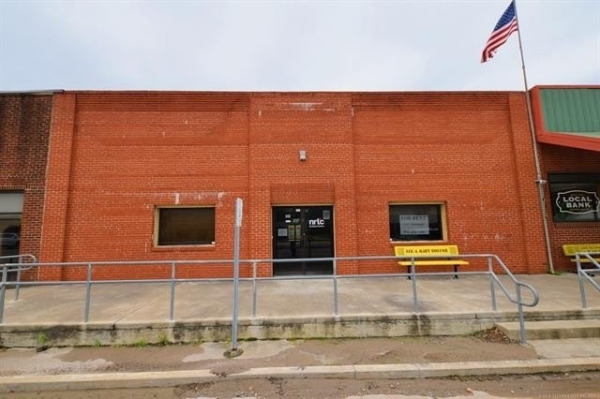 Listing Image #2 - Others for sale at 110 E Main Street, Hulbert OK 74441