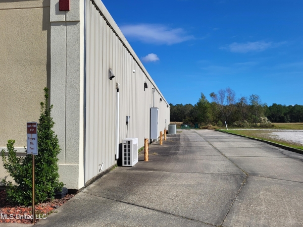 Listing Image #3 - Office for sale at 9344 Three Rivers Road, Gulfport MS 39503