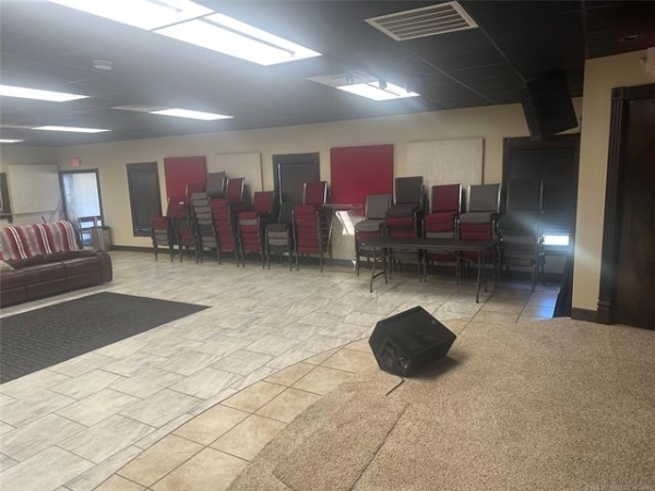 Listing Image #3 - Office for sale at 206 E 3rd Street, Skiatook OK 74070