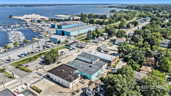 Listing Image #3 - Retail for sale at 1812 Lakeshore Drive, Muskegon MI 49441