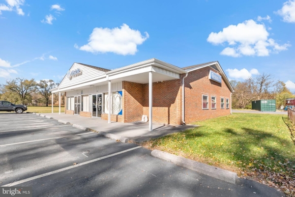 Listing Image #3 - Office for sale at 724 Lakeview Drive, Martinsburg WV 25401