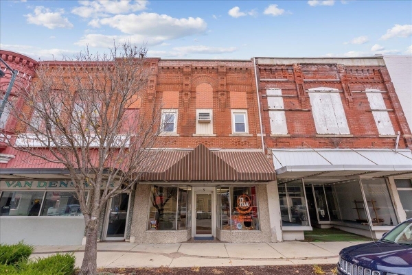 Listing Image #1 - Retail for sale at 3 E Charles, Oelwein IA 50662