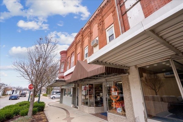 Listing Image #2 - Retail for sale at 3 E Charles, Oelwein IA 50662