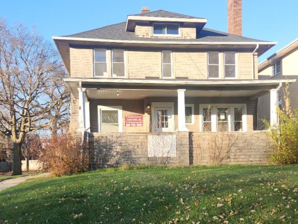 Listing Image #1 - Multi-family for sale at 345 Augusta Avenue, Dekalb IL 60115