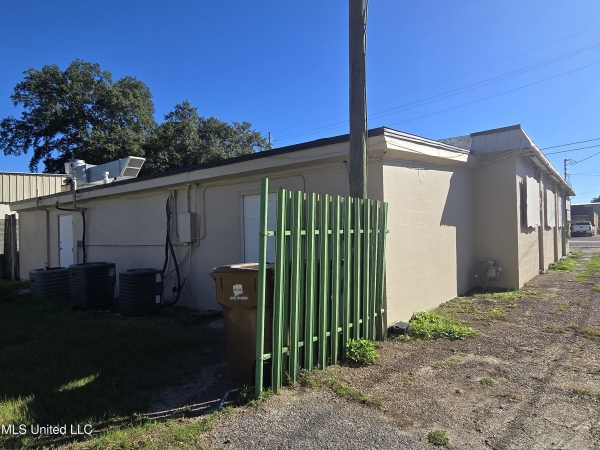 Listing Image #2 - Retail for sale at 1178 Judge Sekul Avenue, Biloxi MS 39530