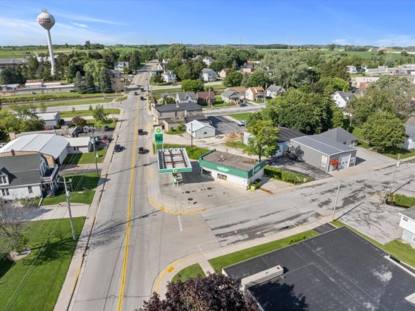 Listing Image #2 - Retail for sale at 227 S Calumet Dr, Valders WI 54245