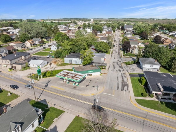 Listing Image #3 - Retail for sale at 227 S Calumet Dr, Valders WI 54245